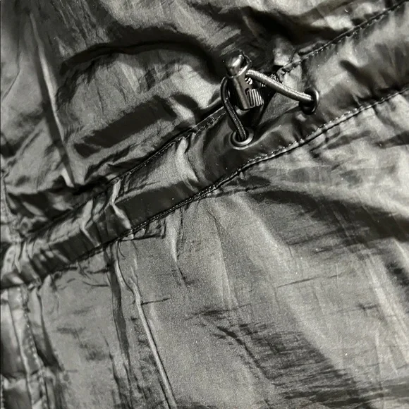 The North Face Women's Black Puffer Jacket - Picture 4 of 6